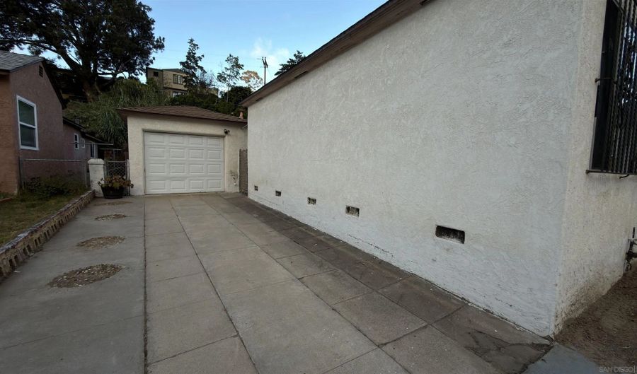 2691 Reynard, San Diego, CA 92103 - 2 Beds, 2 Bath
