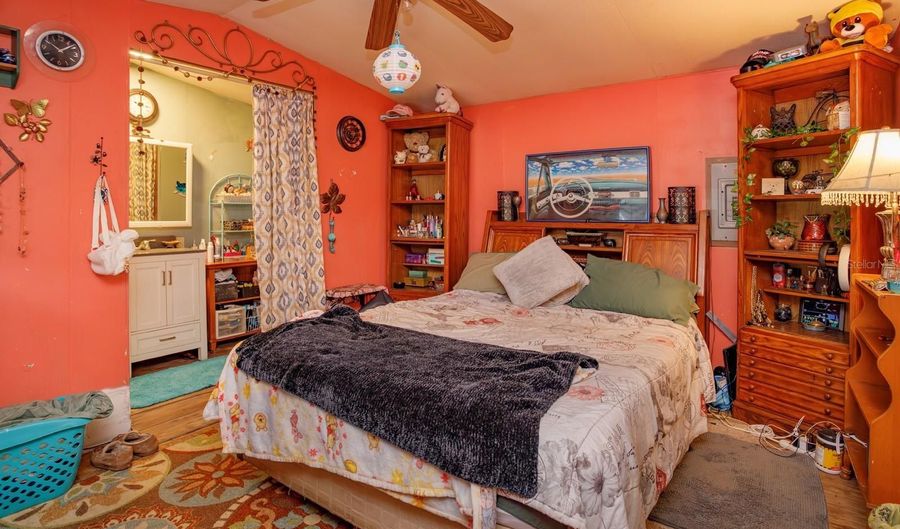 25047 MADISON St, Astatula, FL 34705 - 3 Beds, 2 Bath