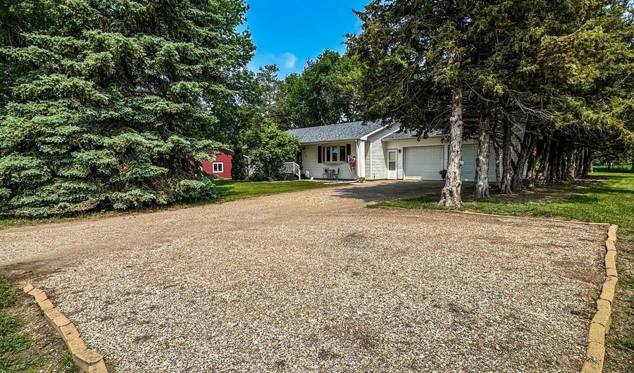 2702 NW 24th Ave, Aberdeen, SD 57401 - 3 Beds, 2 Bath