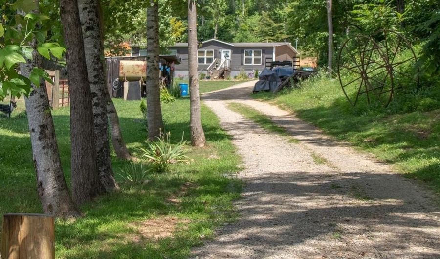 22720 Twin Oaks Rd, Abingdon, VA 24211 - 3 Beds, 2 Bath