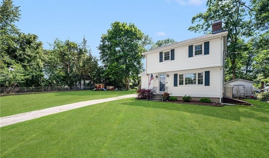 22 Clyde St, Blackstone, MA 01504 - 3 Beds, 2 Bath