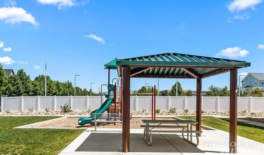 1732 N Shamrock, Boise, ID 83713 - 4 Beds, 4 Bath