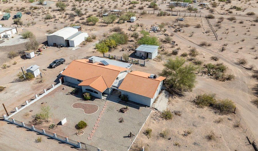 42565 La Posa Rd, Bouse, AZ 85325 - 3 Beds, 2 Bath