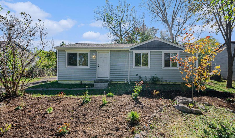 4 Burlingame Ct, Ann Arbor, MI 48108 - 3 Beds, 1 Bath