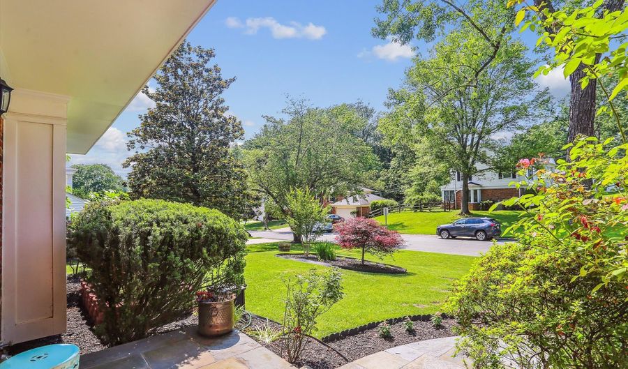 8600 FOX RUN, Potomac, MD 20854 - 4 Beds, 4 Bath