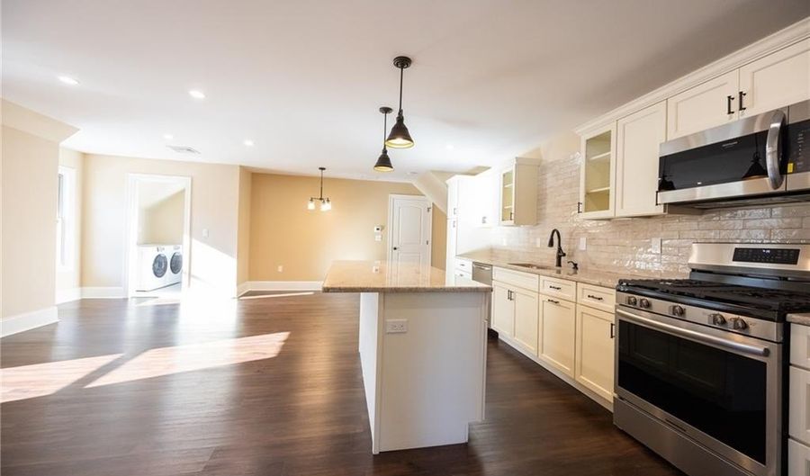 7 Dennell Dr, Lincoln, RI 02865 - 5 Beds, 6 Bath