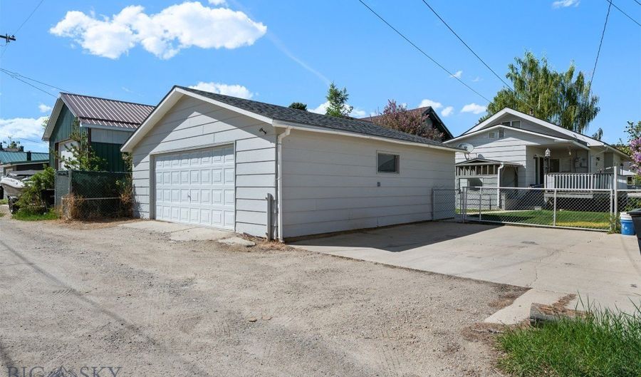 609 W 3rd St, Anaconda, MT 59711 - 3 Beds, 1 Bath