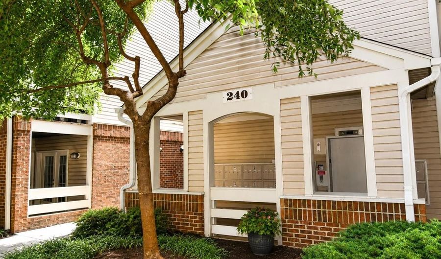 240 S REYNOLDS St 309, Alexandria, VA 22304 - 1 Beds, 1 Bath