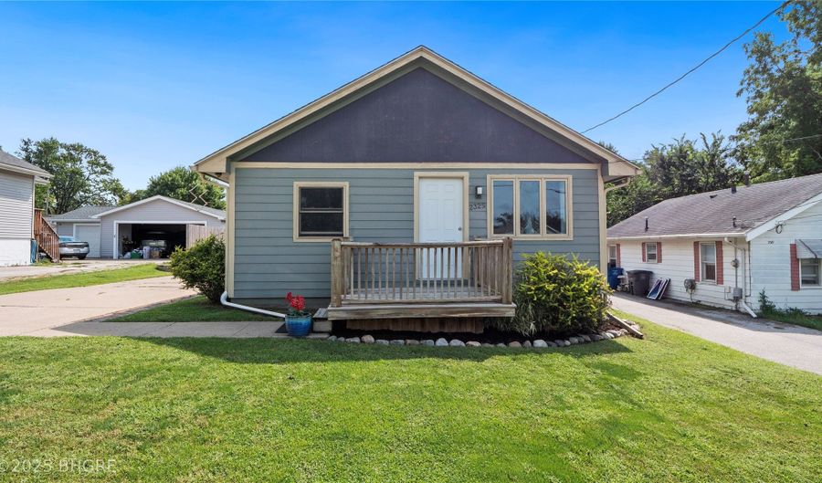 2325 E 40th Ct, Des Moines, IA 50317 - 2 Beds, 1 Bath