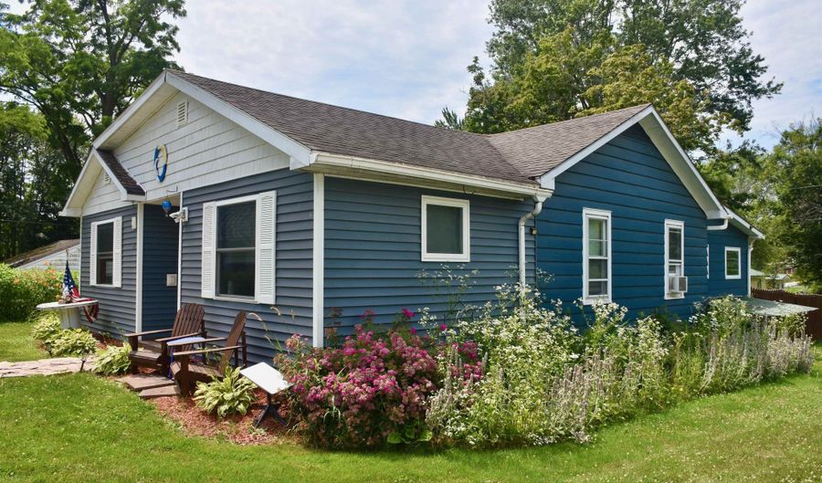 23 Mooney Dr, Alburgh, VT 05440 - 2 Beds, 2 Bath