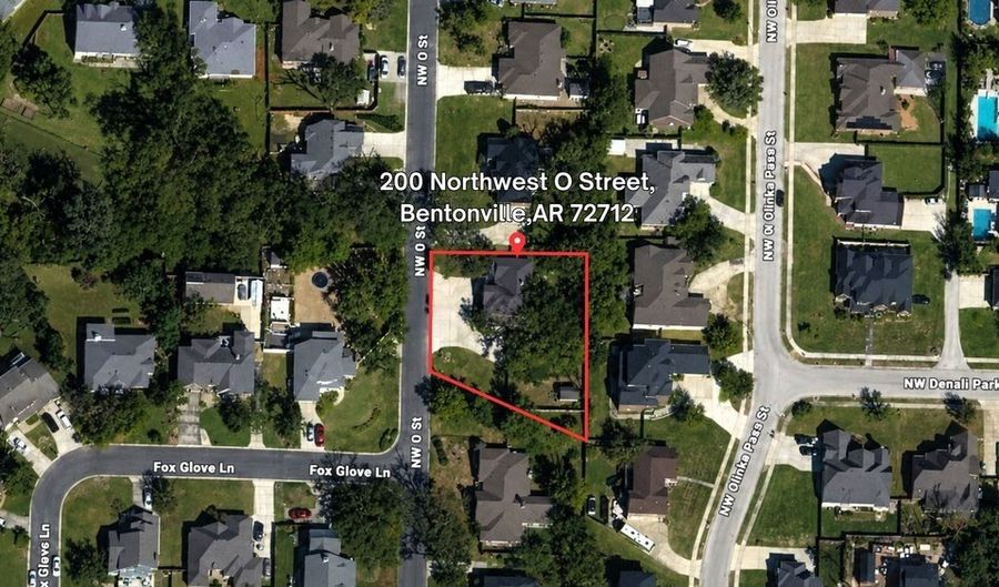 200 NW O St, Bentonville, AR 72712 - 3 Beds, 4 Bath