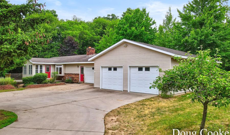 10574 88th Ave, Allendale, MI 49401 - 4 Beds, 2 Bath