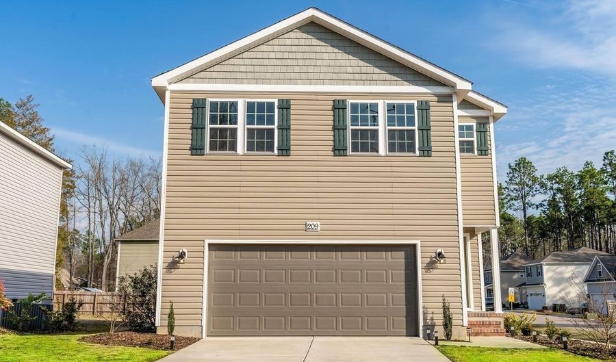 209 S Pine St, Aberdeen, NC 28315 - 3 Beds, 3 Bath