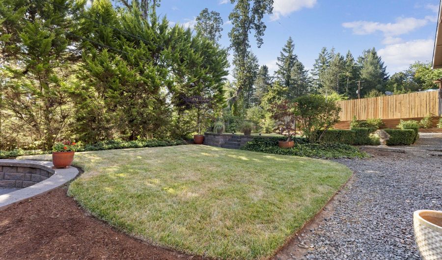 2708 QUINCE St, Albany, OR 97321 - 5 Beds, 5 Bath