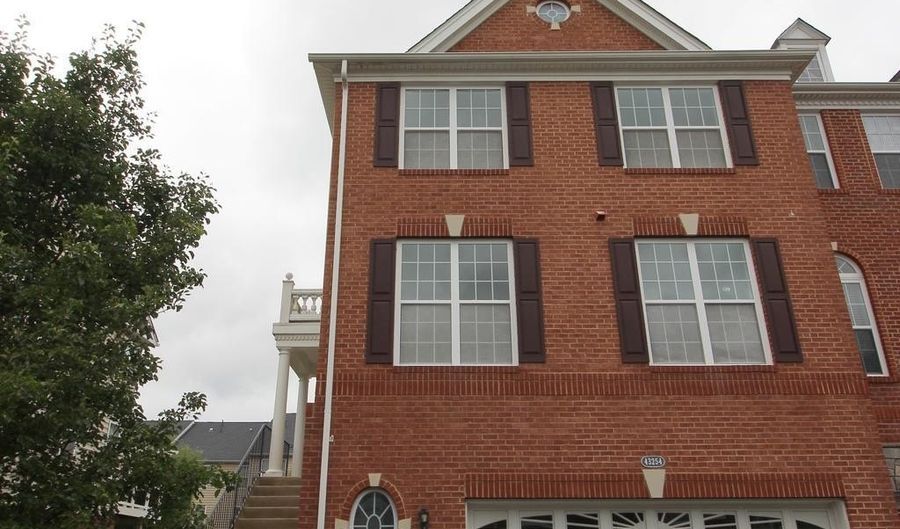 43254 MITCHAM Sq, Ashburn, VA 20148 - 4 Beds, 4 Bath