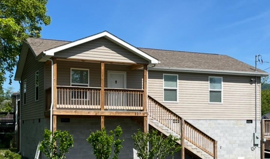 127 Calhoun St, Alderson, WV 24910 - 3 Beds, 2 Bath