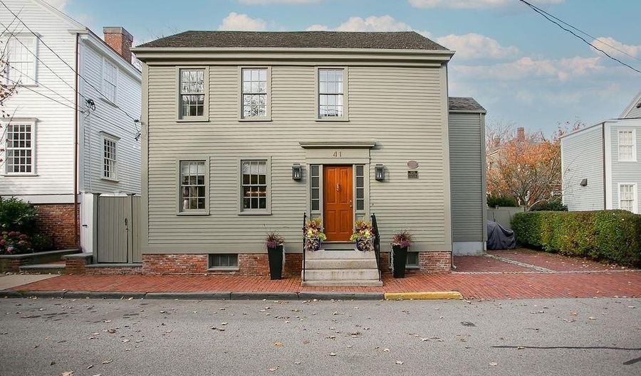 41 Elm St, Newport, RI 02840 - 3 Beds, 3 Bath