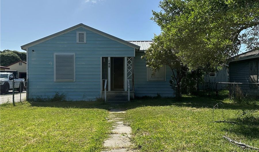 148 N Rife St, Aransas Pass, TX 78336 - 2 Beds, 2 Bath