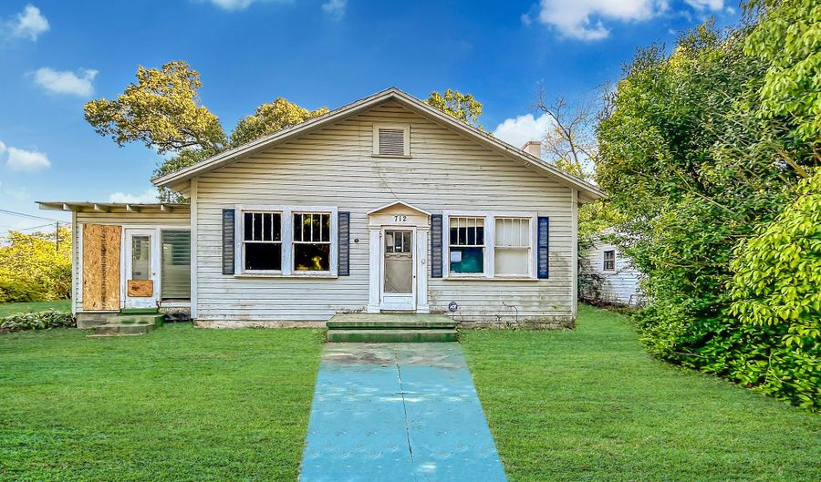 712 E College, Bainbridge, GA 39819 - 2 Beds, 1 Bath