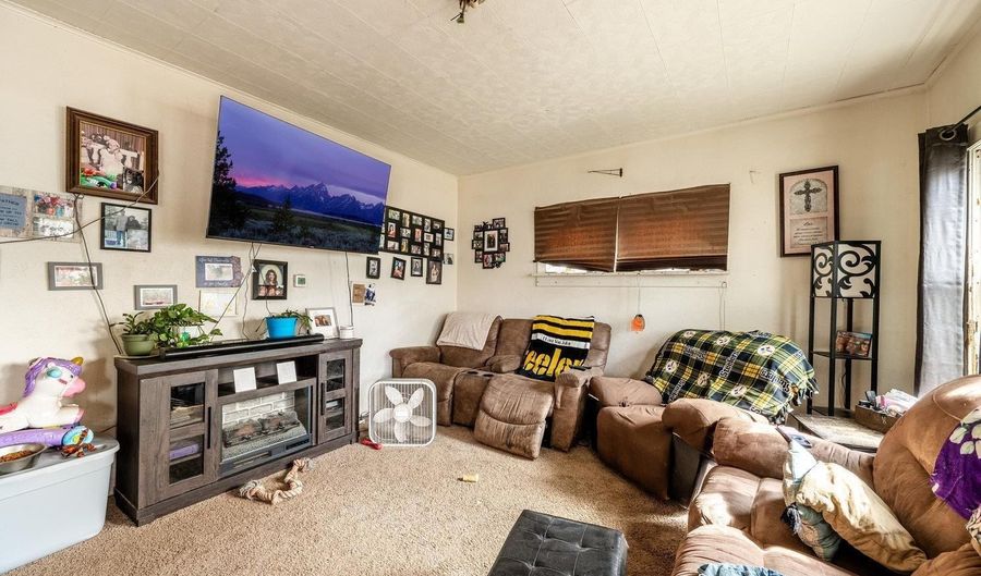 332 N Lobban Ave, Buffalo, WY 82834 - 2 Beds, 1 Bath