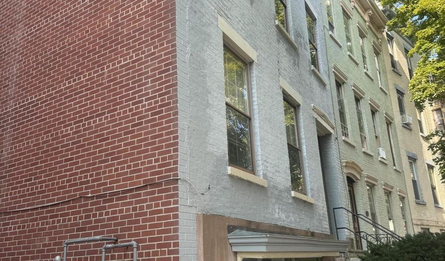 124 Hamilton St, Albany, NY 12207 - 6 Beds, 4 Bath