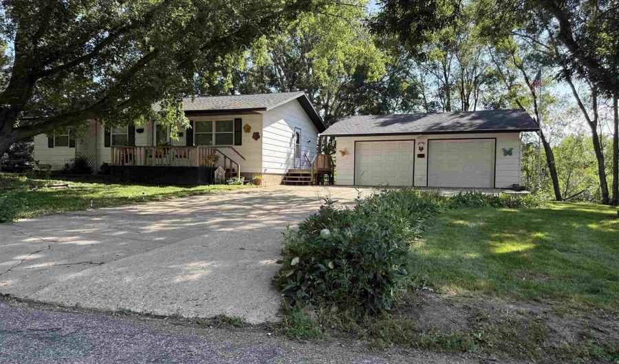 2040 Clover Dr, Akron, IA 51001 - 3 Beds, 1 Bath