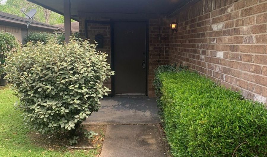 717-719 Cincinnati St, Angleton, TX 77515 - 2 Beds, 1 Bath