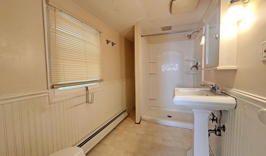 106 Delaware Ave, Atlantic Highlands, NJ 07716 - 1 Beds, 1 Bath