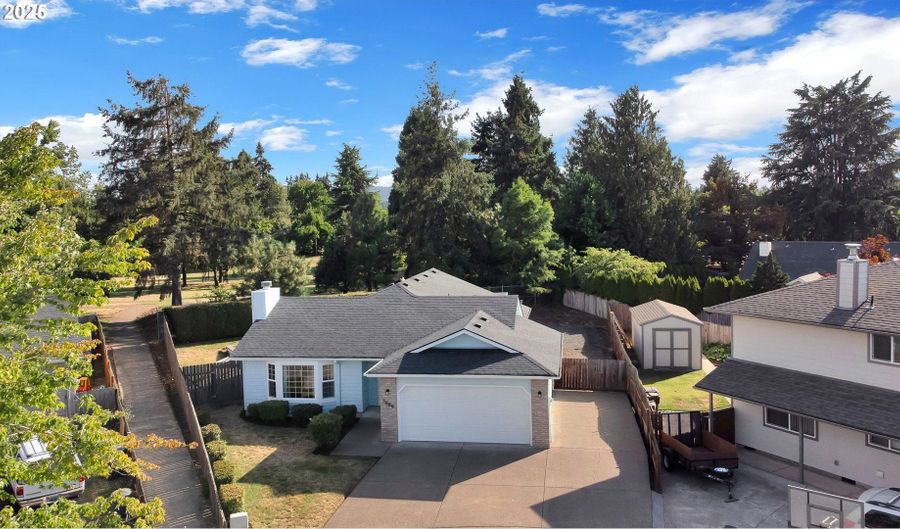 5689 D St, Springfield, OR 97478 - 3 Beds, 2 Bath