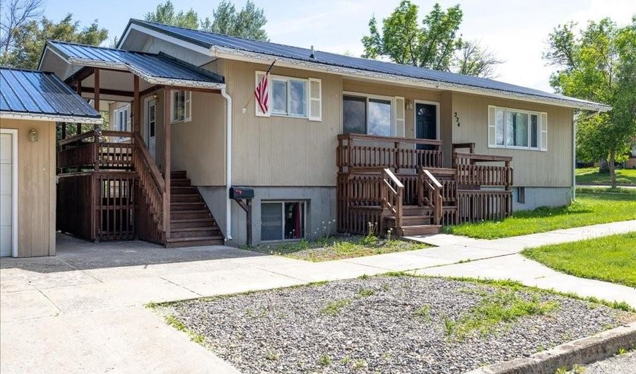 224 3rd Ave W, Roundup, MT 59072 - 4 Beds, 2 Bath