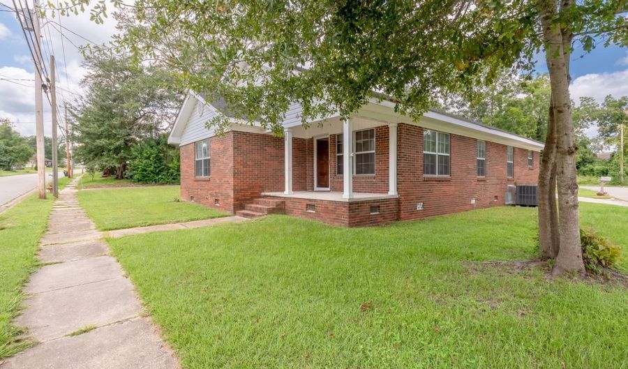 400 Dunson St, Andalusia, AL 36420 - 3 Beds, 2 Bath