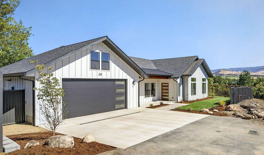 224 Alicia St, Ashland, OR 97520 - 5 Beds, 5 Bath