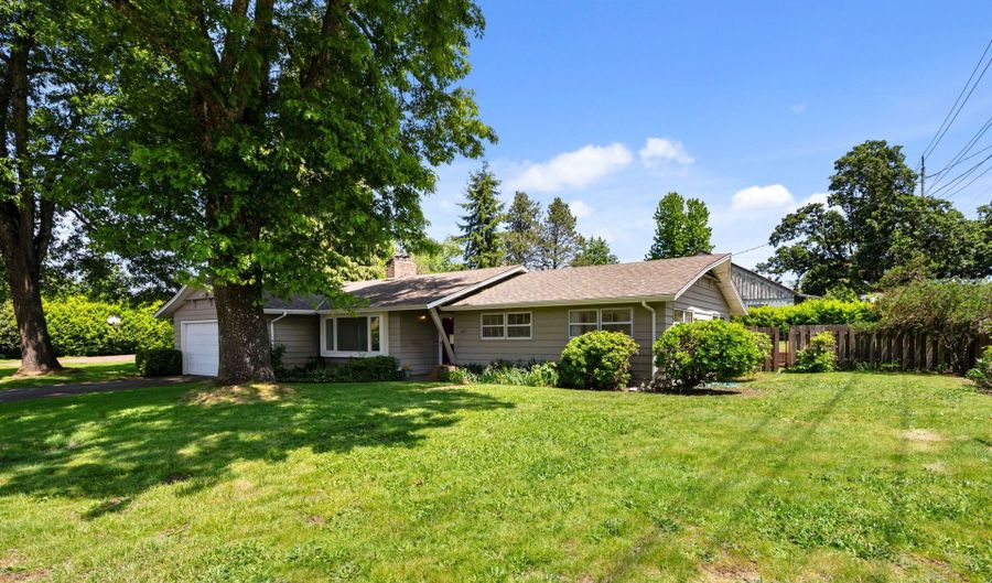 881 LINN Ave, Oregon City, OR 97045 - 3 Beds, 2 Bath