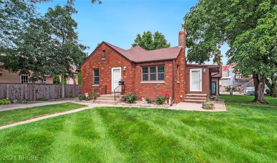 814 Prairie St, Adel, IA 50003 - 2 Beds, 1 Bath