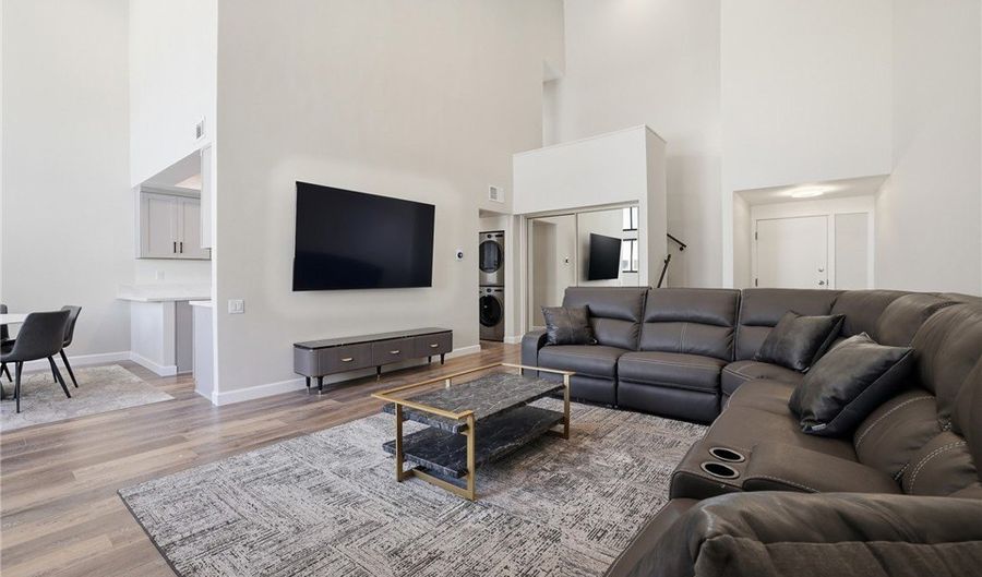 5310 Zelzah Ave 302, Encino, CA 91316 - 2 Beds, 2 Bath