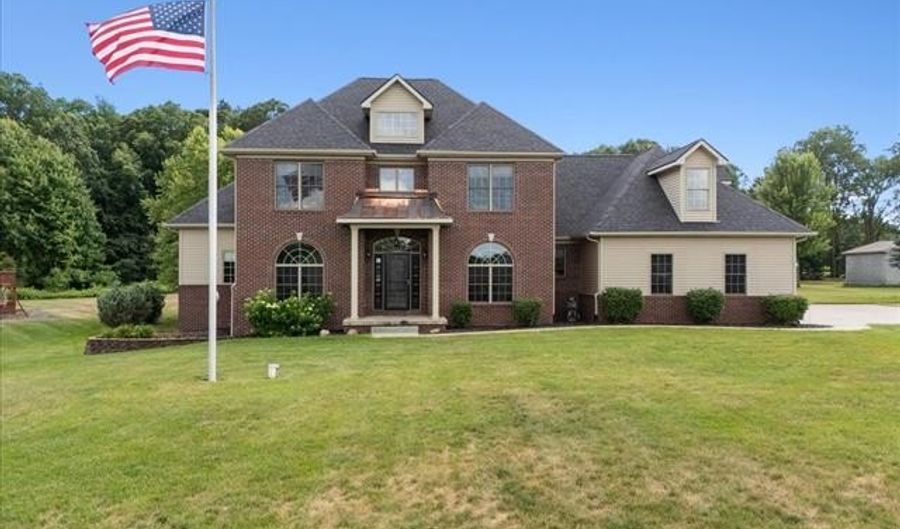13124 White Oaks, Argentine, MI 48436 - 4 Beds, 3 Bath