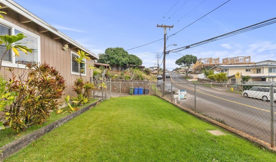 99-670 Aliipoe Dr, Aiea, HI 96701 - 6 Beds, 4 Bath