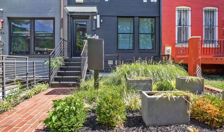 256 15TH St SE 1, Washington, DC 20003 - 2 Beds, 1 Bath