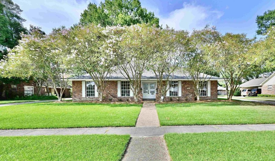 9023 Whitehall Ave, Baton Rouge, LA 70806 - 4 Beds, 3 Bath
