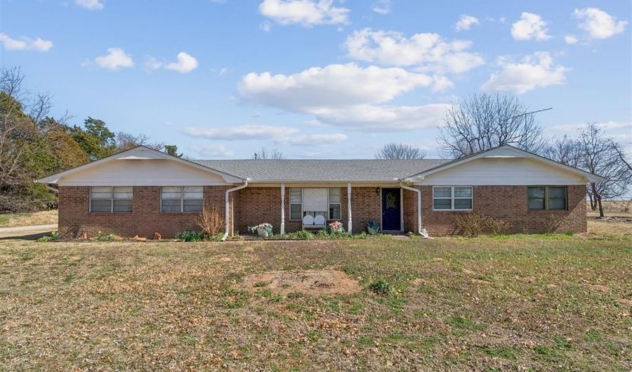 33057 Square Top Rd, Anadarko, OK 73005 - 3 Beds, 2 Bath