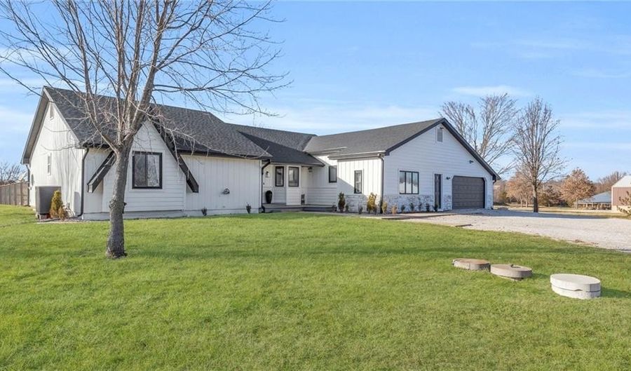 4858 Old 59 Hwy, Baldwin City, KS 66006 - 4 Beds, 4 Bath