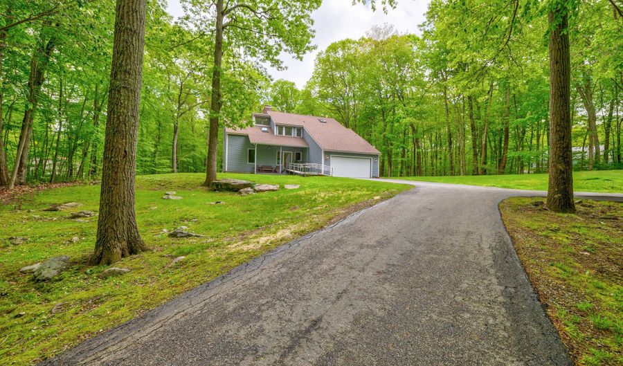 31 Wildwood Dr, Columbia, CT 06237 - 4 Beds, 3 Bath