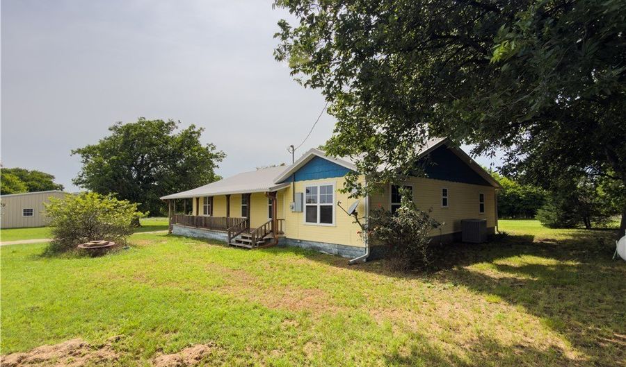 322 HCR 2320, Abbott, TX 76621 - 3 Beds, 2 Bath