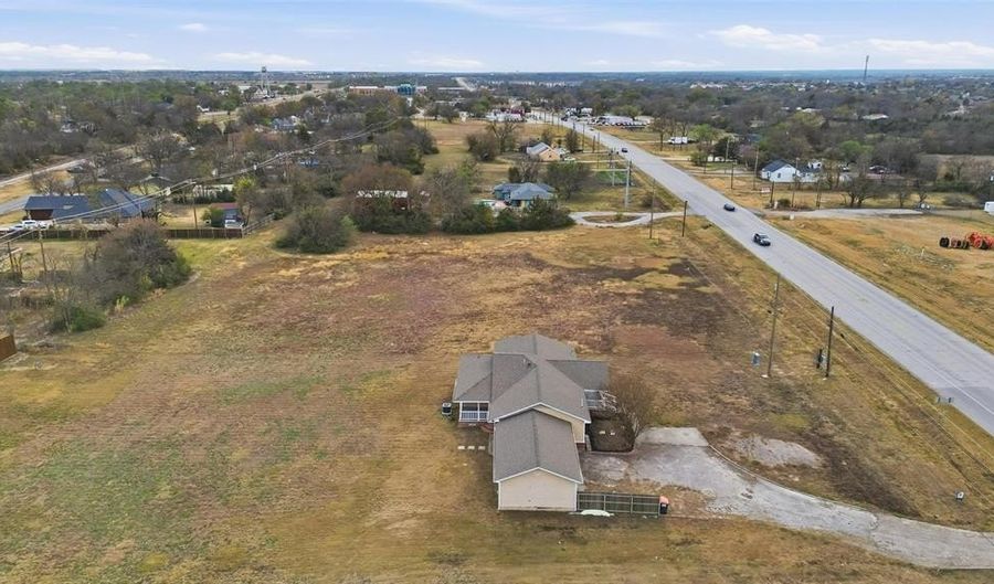 910 N Powell Pkwy, Anna, TX 75409 - 4 Beds, 3 Bath