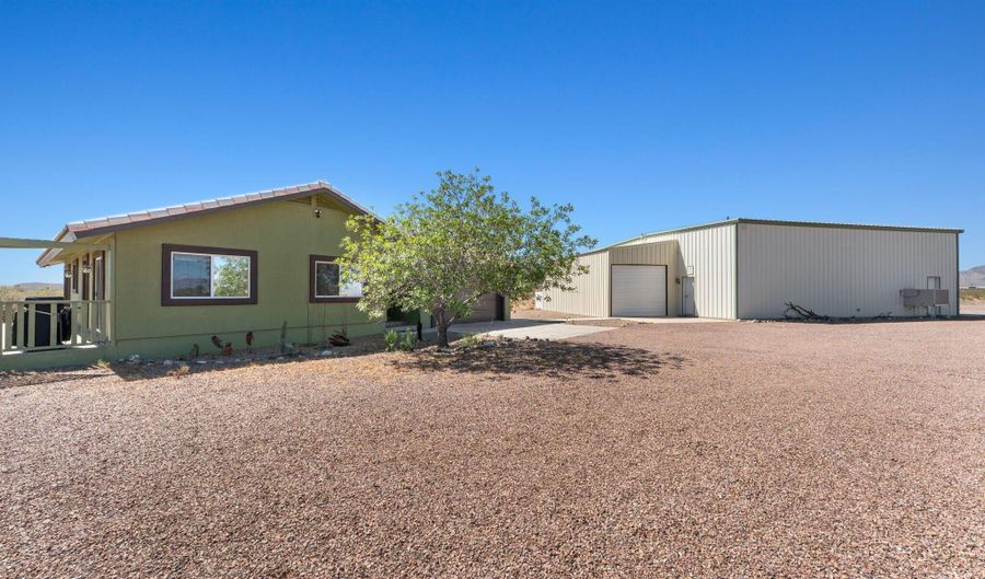 48023 N 518TH Ave, Aguila, AZ 85320 - 3 Beds, 3 Bath