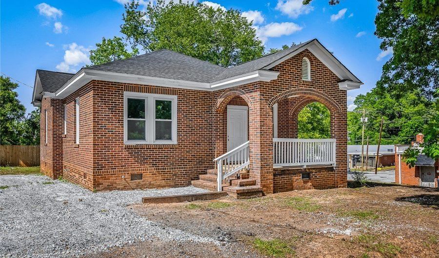 104 W Franklin St, Anderson, SC 29624 - 2 Beds, 1 Bath