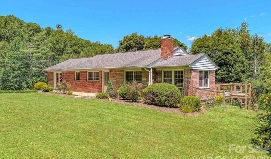 2150 Nc 80 Hwy, Bakersville, NC 28705 - 2 Beds, 2 Bath