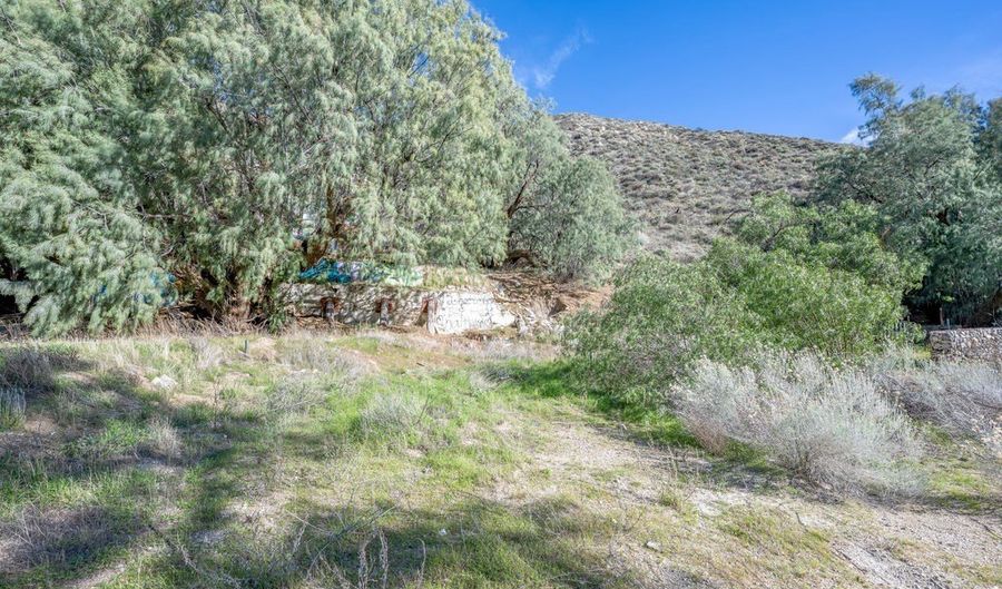 12571 Capra, Agua Dulce, CA 91390 - 3 Beds, 1 Bath