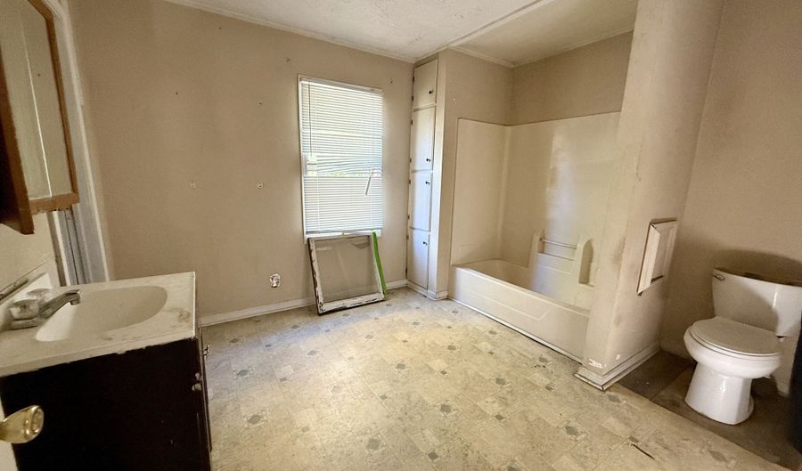 601 Belzer Dr, Anderson, IN 46011 - 2 Beds, 1 Bath