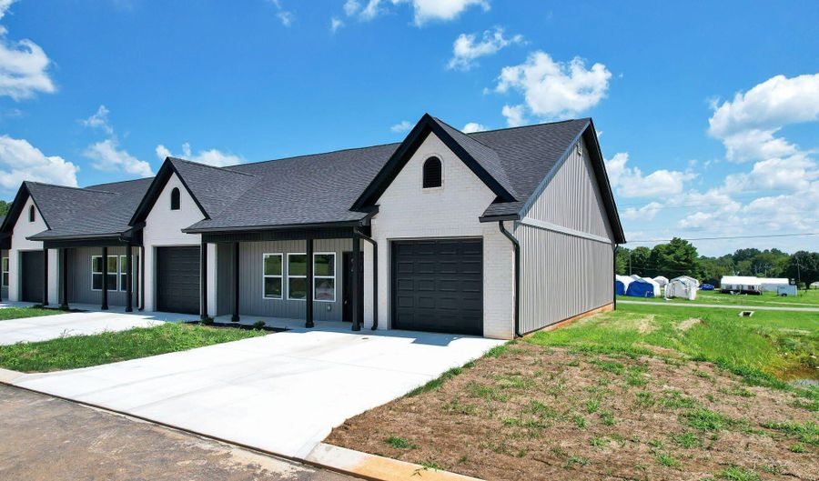 1090 Congress Pkwy N A, Athens, TN 37303 - 2 Beds, 2 Bath
